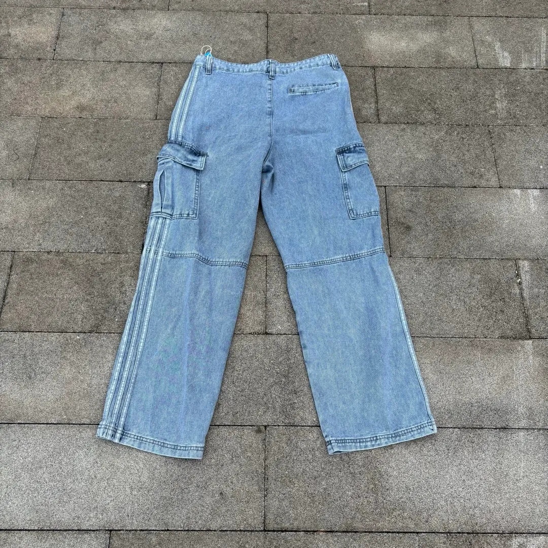 𝟭𝟬𝟰𝟵𝟲# Exclusive real shot/difference between various stolen pictures and online version on the market [𝗮𝗱𝗶𝗱𝗮𝘀 Clover three-stripe workwear embroidery𝗹𝗼𝗴𝗼 jeans] Retro cool ceiling, one pant to confer gods/Versatile men and women Same Style ✅Full set of 1:1 customized accessories ➕Customized three-label ➕𝗬𝘂𝗮𝗻 version hangtag ➕𝗹𝗼𝗴𝗼 packaging bag🔥 ➕Scan the tag to enter the official website. ✅Top Original version, ins Xiaohongshu Getwu Kuaishou and many bloggers wear it. 💥 Weld sports genes and workwear aesthetics together! This pair of clover pants can be worn all year round. ✅ Classic clover is full of DNA. The iconic three stripes + White clover logo on the side are full of retro feeling and full of recognition. At a glance, you can see the high-end feeling of Adidas, and the trendy identity is directly sealed. ✅ Workwear + denim double buff superposition, heavy denim fabric + three-dimensional large pocket workwear design, stiff and stylish without collapse, Wear-Resistant, with a retro feel as you wear it, and an American street feel. ✅ The fairy wide-leg version, the king of hiding fat and slimming. High waist + slightly wide straight cut, perfectly modify the leg shape, pear-shaped body, thick legs stars are directly welded to the body! Your legs will become 30 to 70 minutes longer in seconds, and you will feel relaxed when walking. ✅ Full of details, high quality, neat open stitching, three-dimensional multi-pocket design, practical and stylish; complete original tags, restored Authentic details, full of upper body comfort, suitable for daily commuting, going out on the street, and going out on the street. ⭕The high version of the best products🐮is different from the junk products in the market🗯️The same picture but different prices means different versions. ❌Don’t be fooled by the same copywriters and pirated pictures from outside that mix and distribute high-luxury pictures at low prices. After comparing the quality, you will know where the gap is. Don’t lie. I don’t guarantee that my products are the cheapest, but I definitely guarantee that they are worth every penny of your hard-earned money! ‼ ️We don’t slash prices or lower prices, we supply products with heart and only make high-end versions!!! Breasts Jimei must see the details of my home clearly, the pictures of my home are all taken by the owner himself❤️ Color: Blue Size: S-2XL